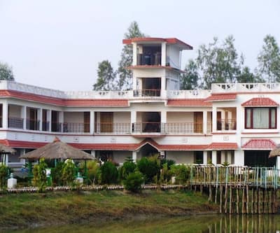 https://imgcld.yatra.com/ytimages/image/upload/t_hotel_yatra_city_desktop/v1445329530/Domestic Hotels/Hotels_Sundarban/Suranjana Holiday Resort/FRONT_VIEW.jpg